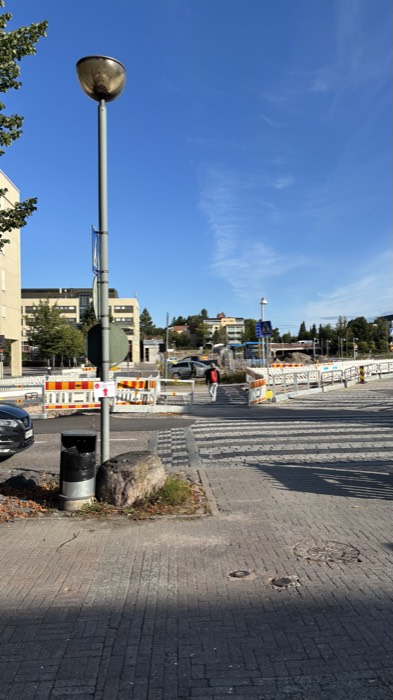 Opastekyltti 1: Asemalta, tietyömaan ohi